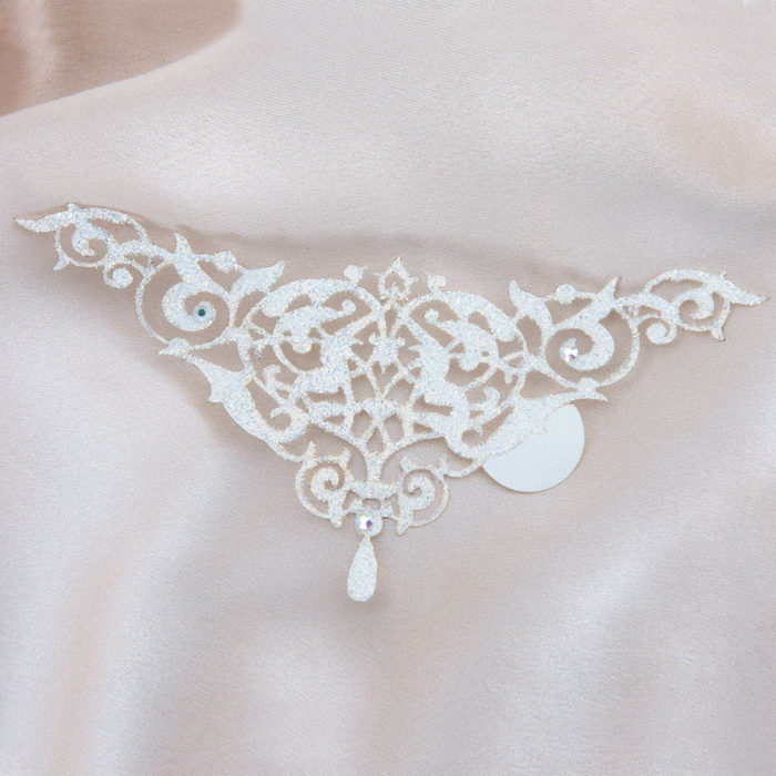 bijoux de peau alhambra blanc fond satin