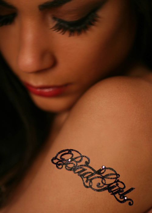 Tatouage Temporaire Paillettes BadGirl porté