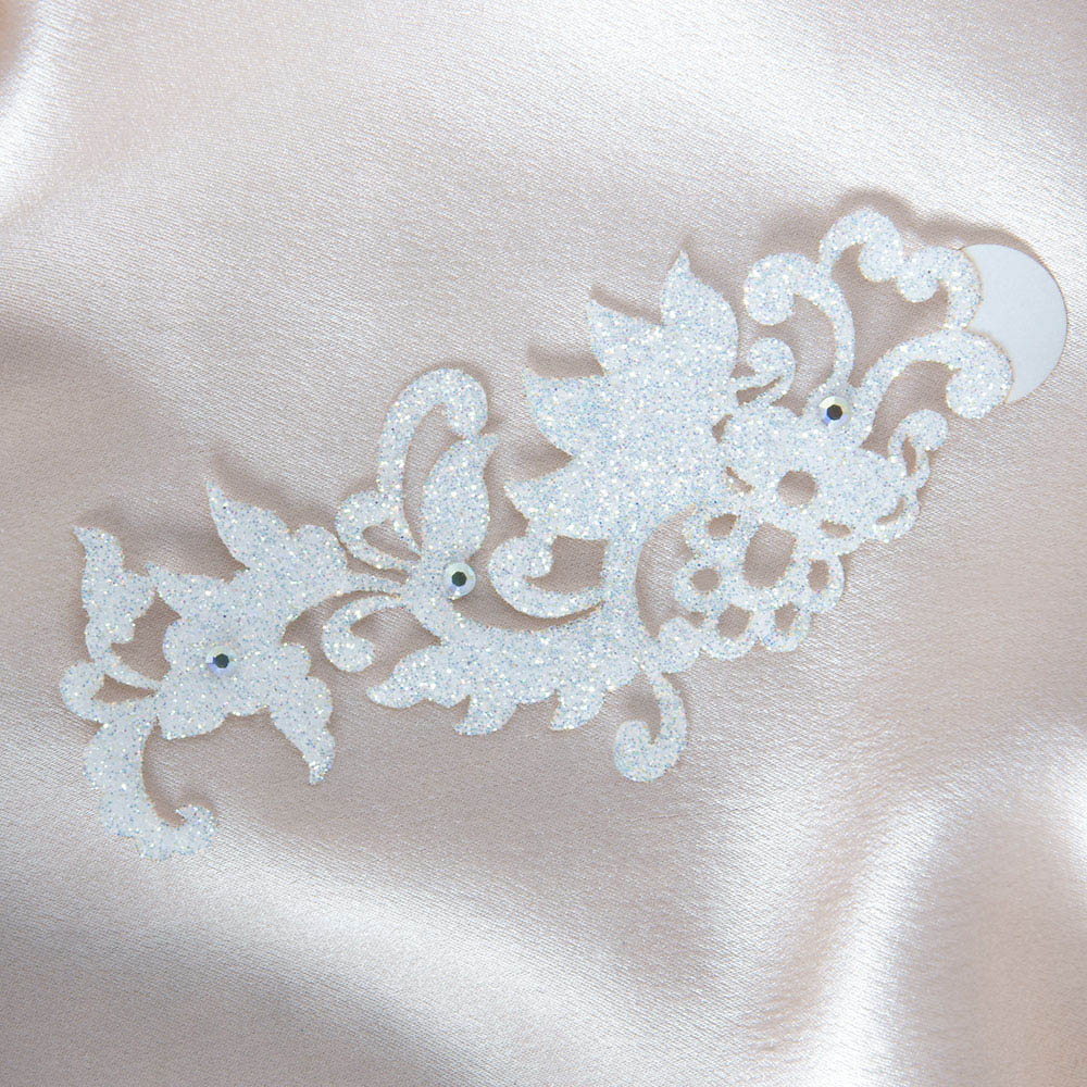bijoux de peau dragon flower blanc fond satin