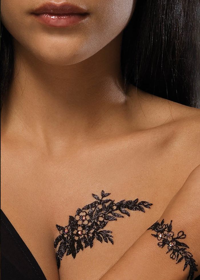 bijoux tattoo autoadhésif geisha noir porté