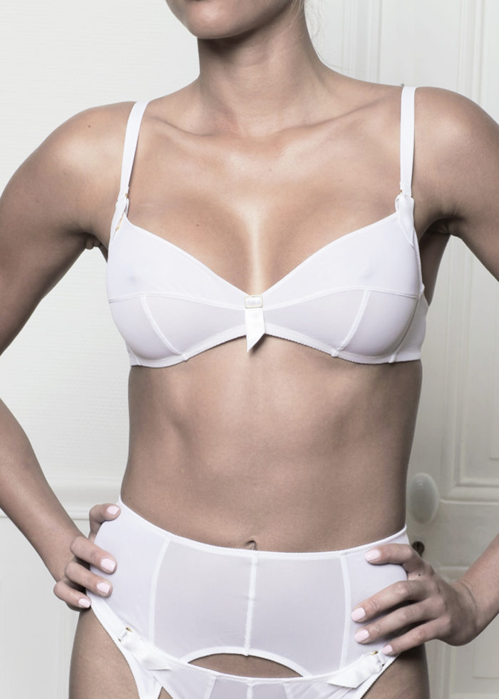 soutien gorge triangle micro fibre blanc, porte jarretelles et string lala