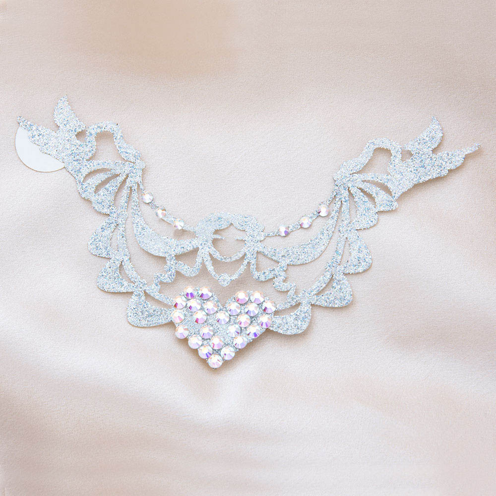 bijoux de peau marquise de pompadour argent fond satin