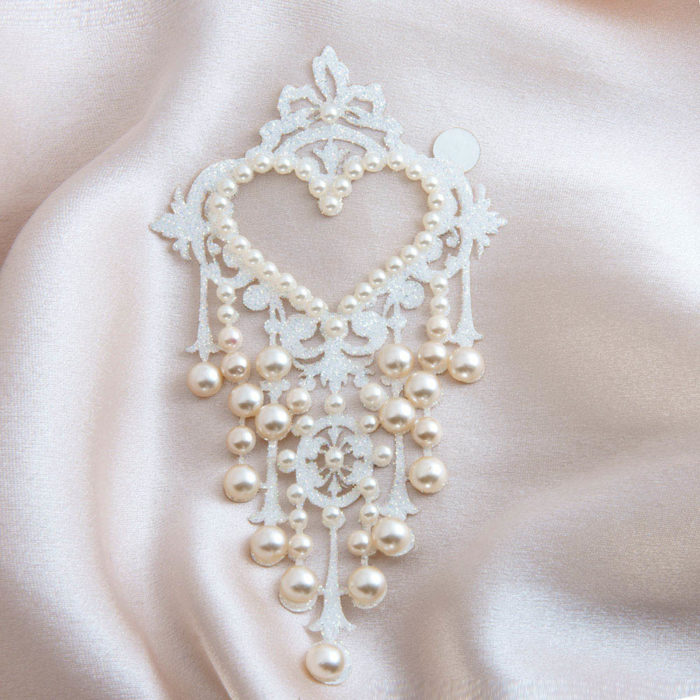BIJOUX DE PEAU MARIAGE bijoux de peau niagara perles blanc fond satin