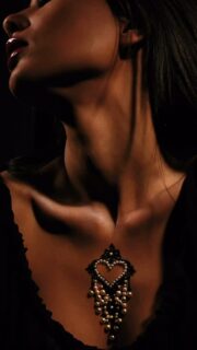 LINGERIE ET BIJOUX DE PEAU INES DE CASTILHO PARIS - Laissez vous séduire par une lingerie haut de gamme et des bijoux de peau uniques.
#lingerie #bijouxdepeau #lingeriesexy #lingeriedeluxe